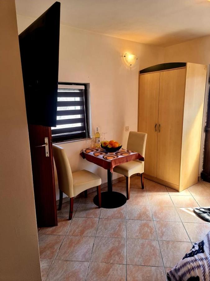Apartmani Petra Pula Zewnętrze zdjęcie