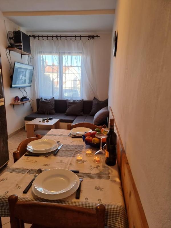 Apartmani Petra Pula Zewnętrze zdjęcie